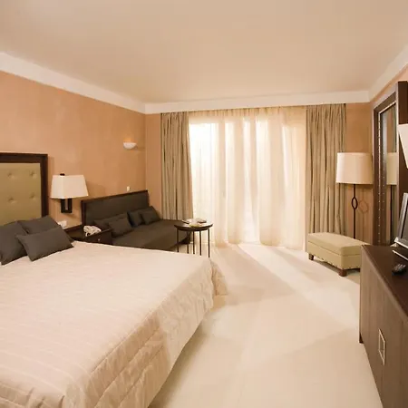 Rezort Helona (adults Only)